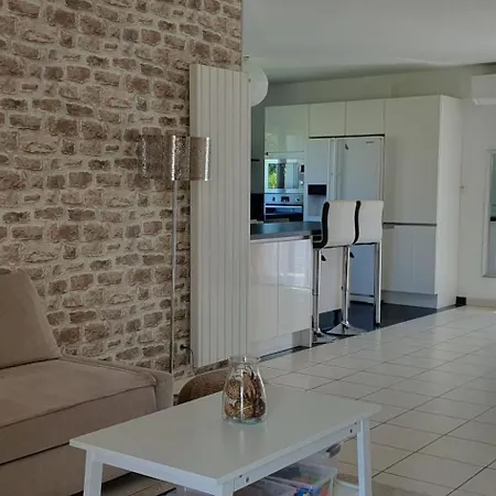 La De L'olivier Piscine Privee Et Parking Holiday home